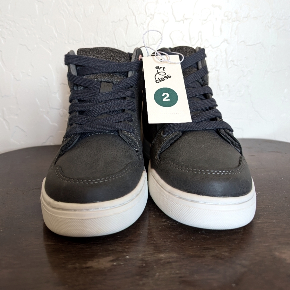 NWT Art Class Kellen Boys High Top Sneakers size 2
